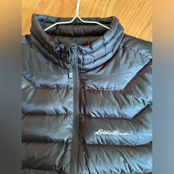LIKE NEW Eddie Bauer Men’s Stormdown 800 Vest (Black/Medium)